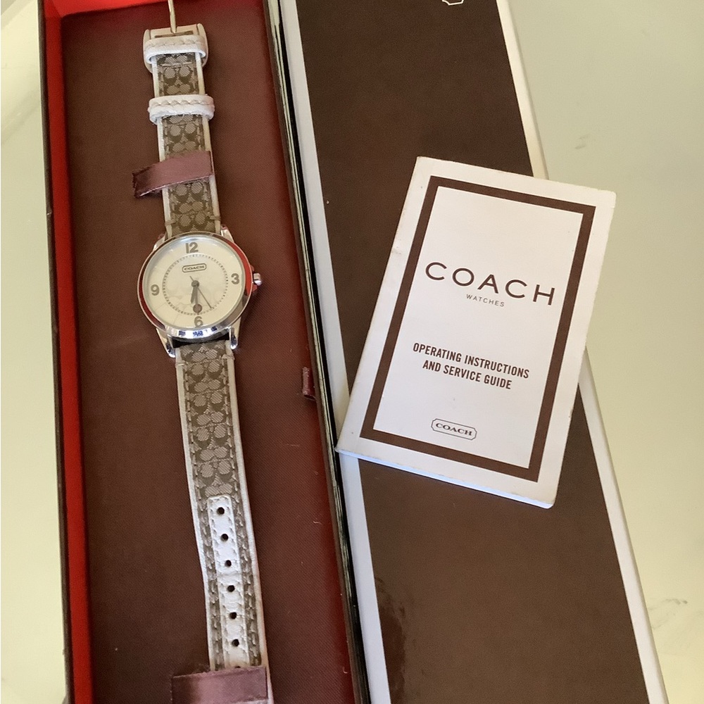 Authentic Coach Classic Round face Monogram logo strap wristwatch with box